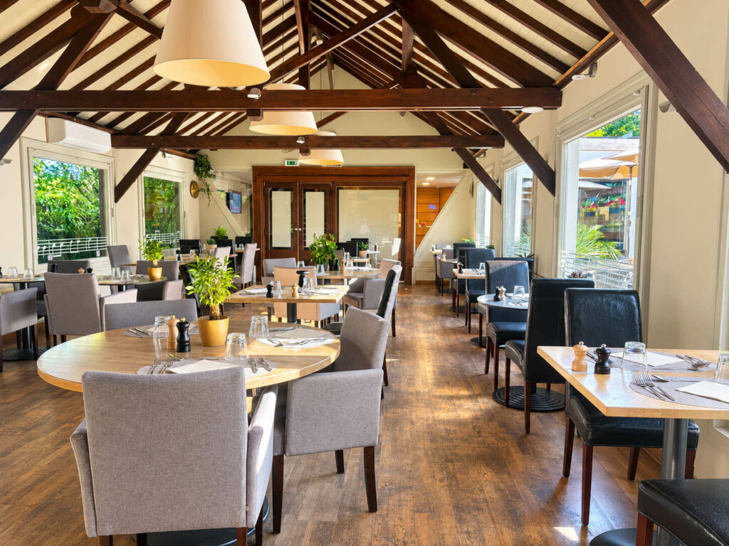 Salle-de-restaurant (1) Salle-de-restaurant - Acacias